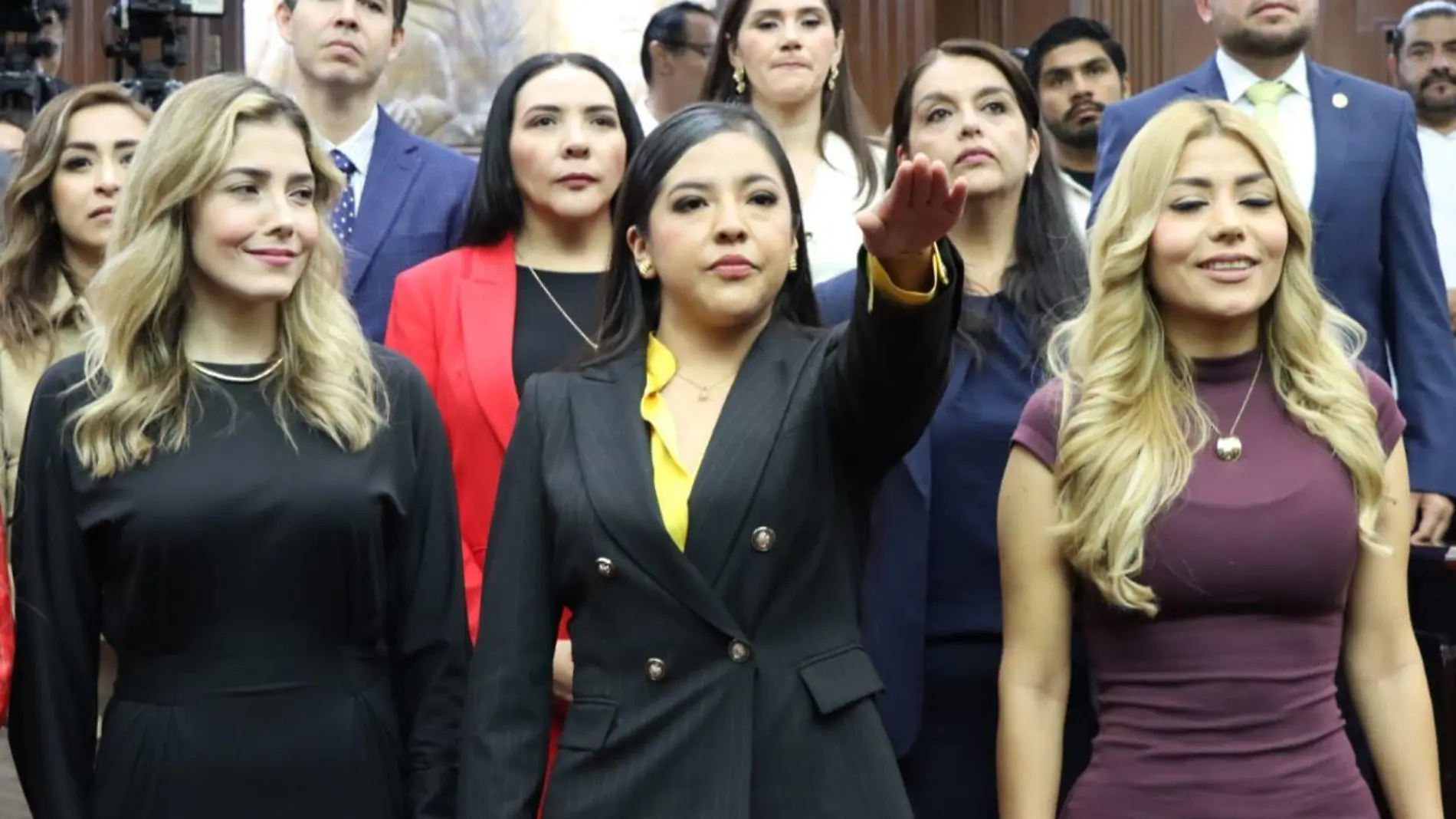 Nancy Torres tomando protesta 1